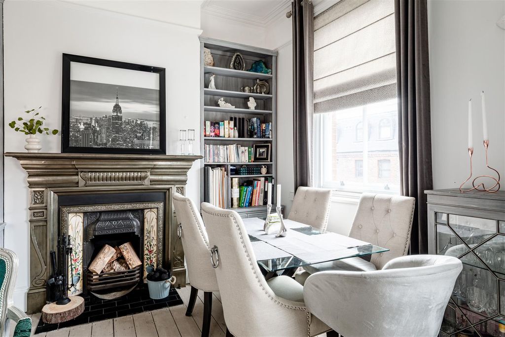 Property photo 3 of 18 Rugby Mansions-17.Jpg