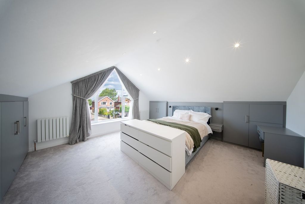 Property photo 3 of 12 Master Bedroom