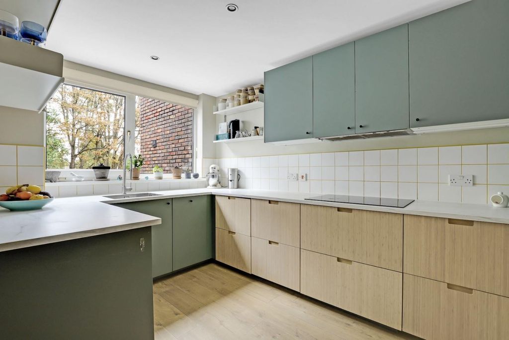 Property photo 3 of 15 05-B1Eejhpropworld - 53 Ormanton Road - 14-Medium.
