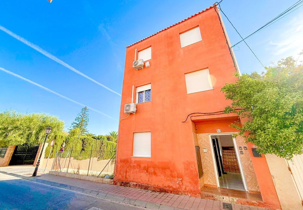Property photo 1 of 32