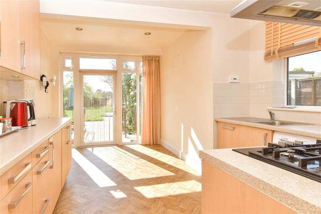 Property photo 3 of 12 Kitchen