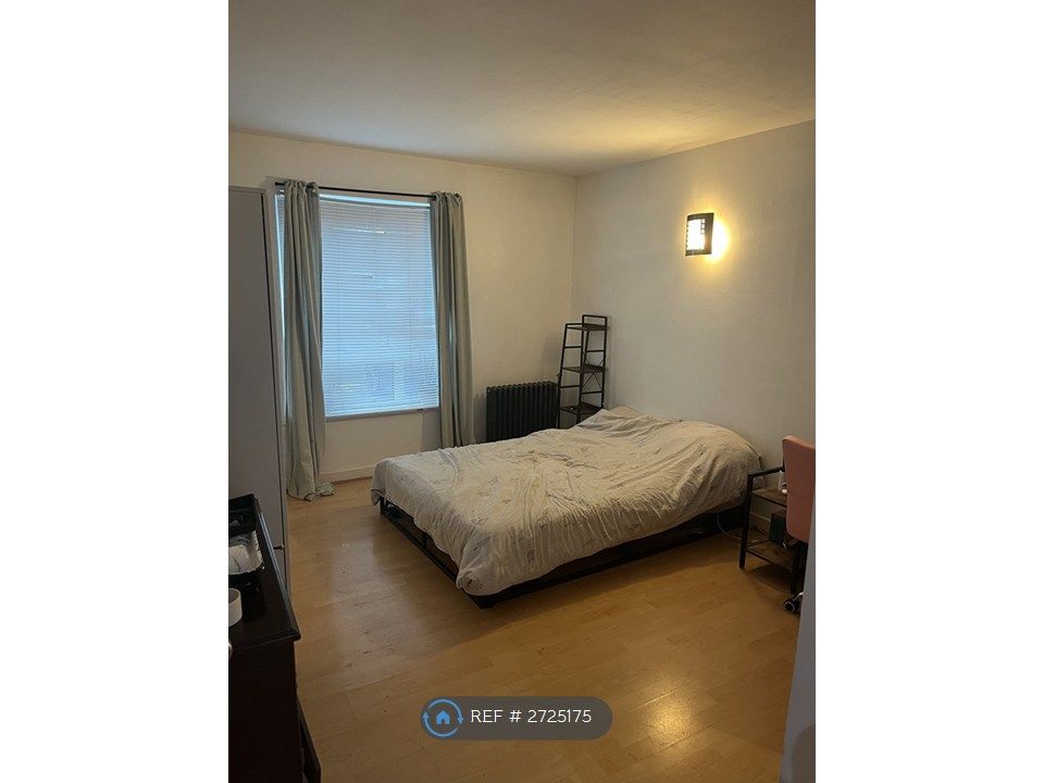 Property photo 2 of 11 Bedroom 1