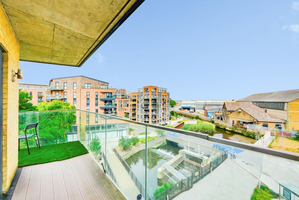 3 bed flat for saleOldfield Place, Dartford DA1