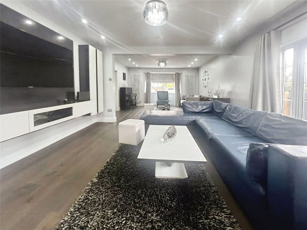 Property photo 3 of 11 Picture No. 01