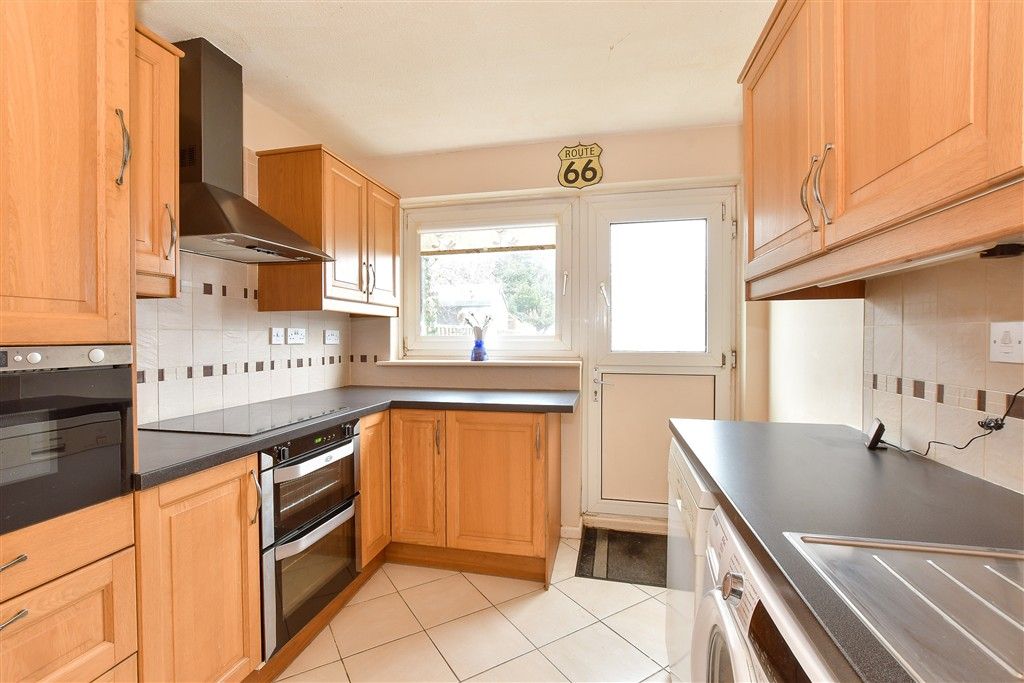 Property photo 3 of 10 Kitchen