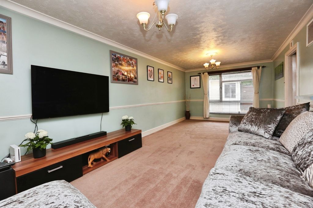 Property photo 3 of 17 Photo