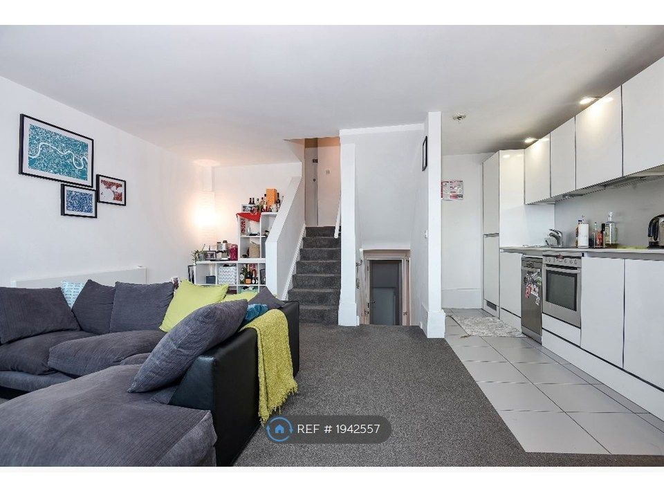 Property photo 3 of 7 Reception 2