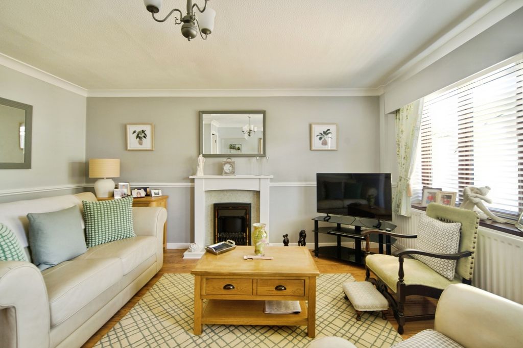 Property photo 3 of 16 Pbox-Img.Jpg