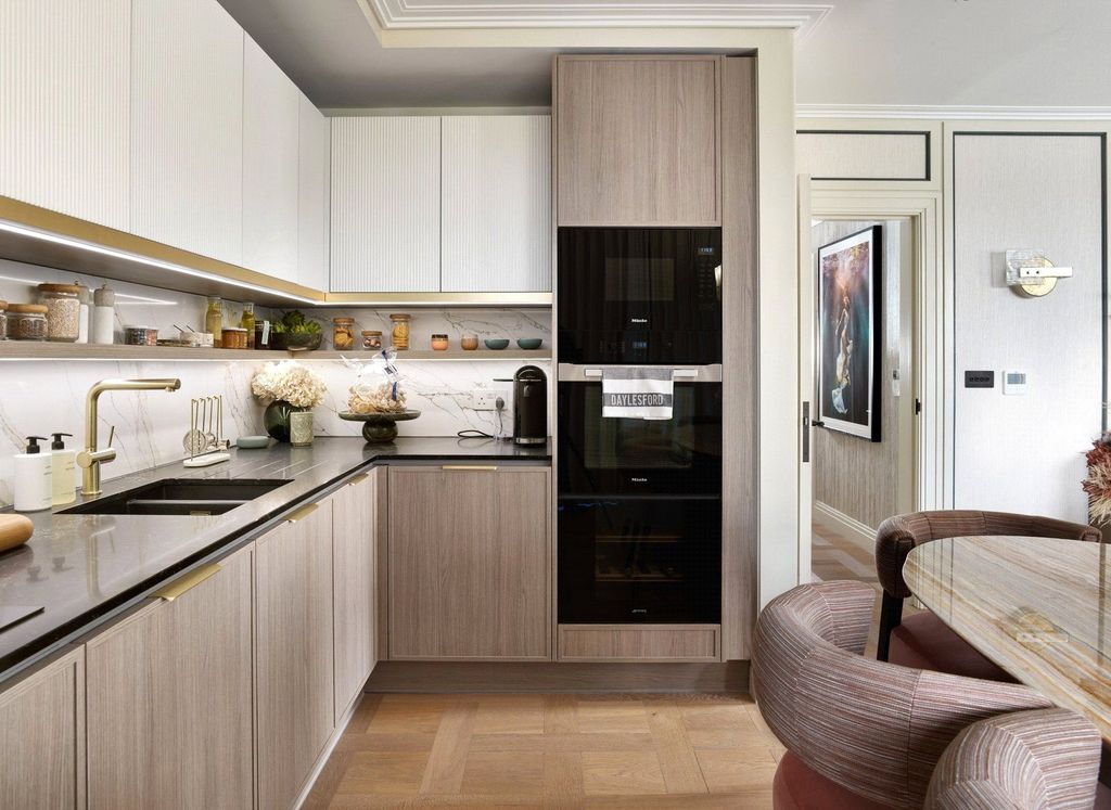 Property photo 3 of 20 Kitchen