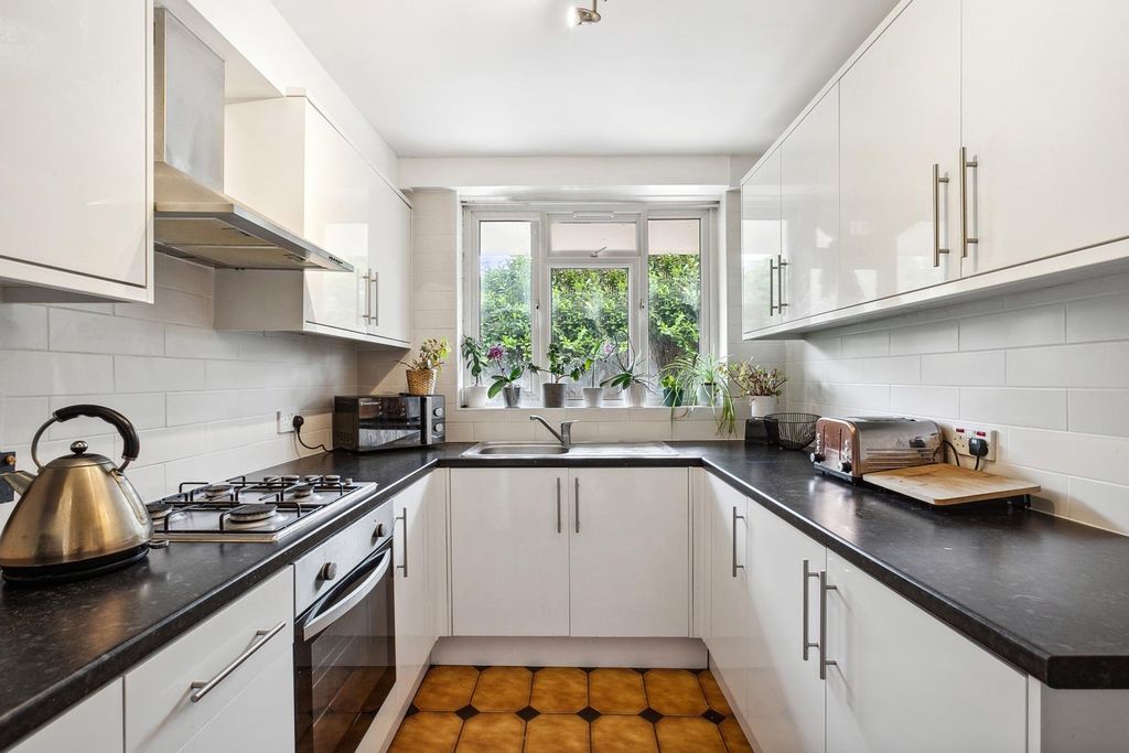 Property photo 2 of 8 Kitchen