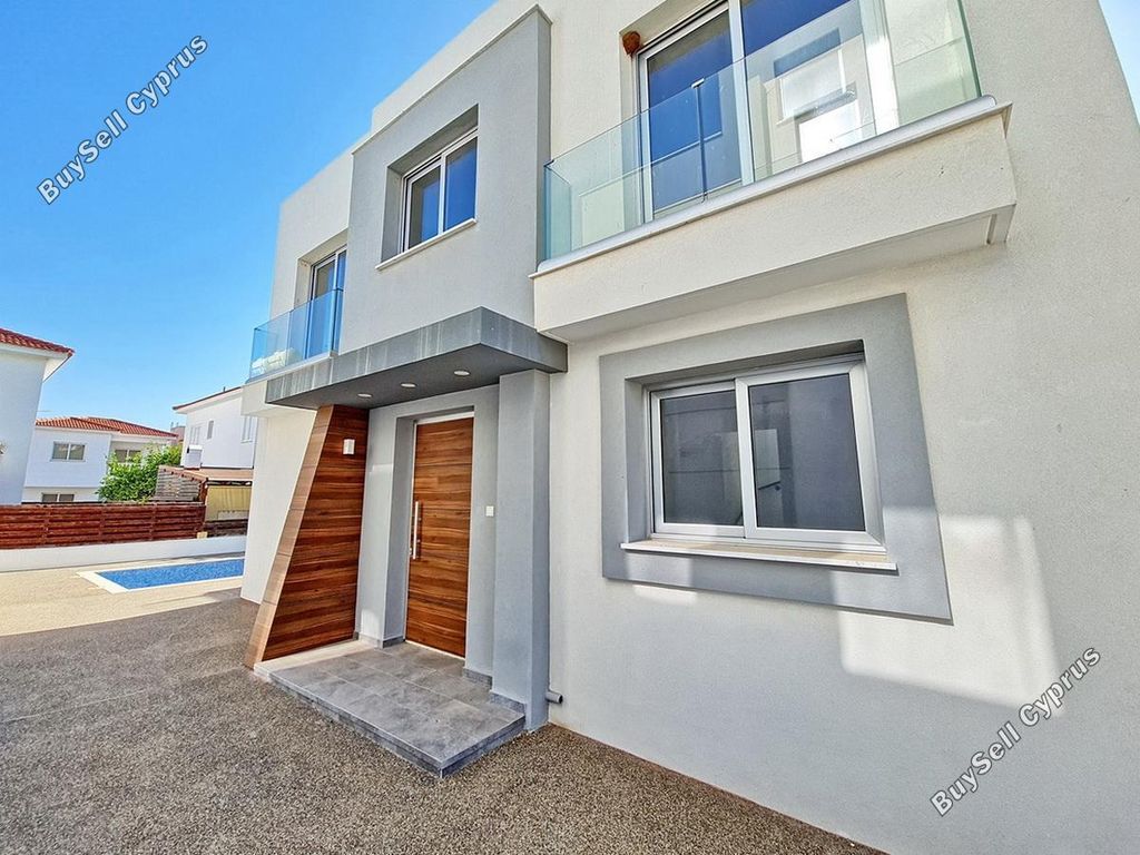 Property photo 2 of 28