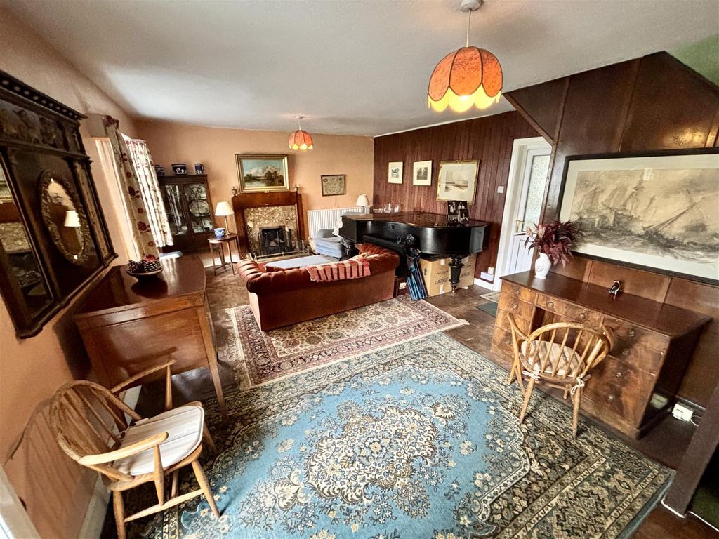 Property photo 2 of 18 Living Room
