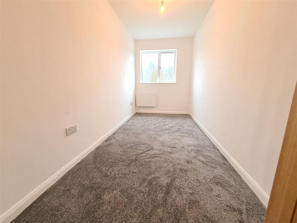 Property photo 2 of 5 Single Bedroom