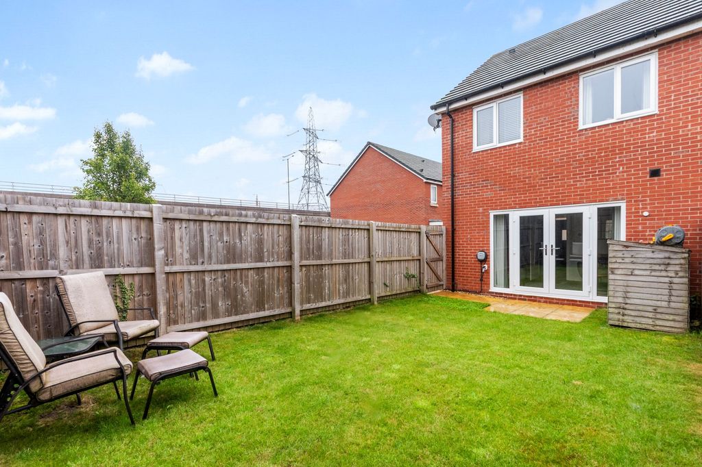 Property photo 2 of 23