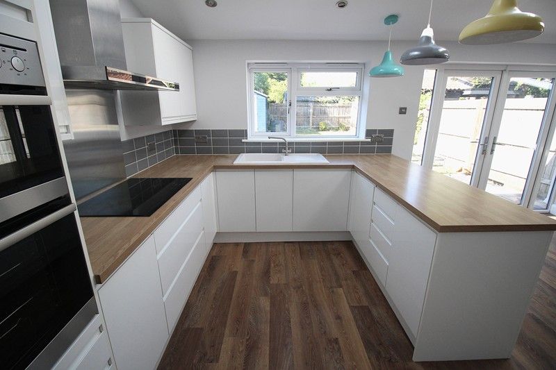 Property photo 3 of 17 Kitchen