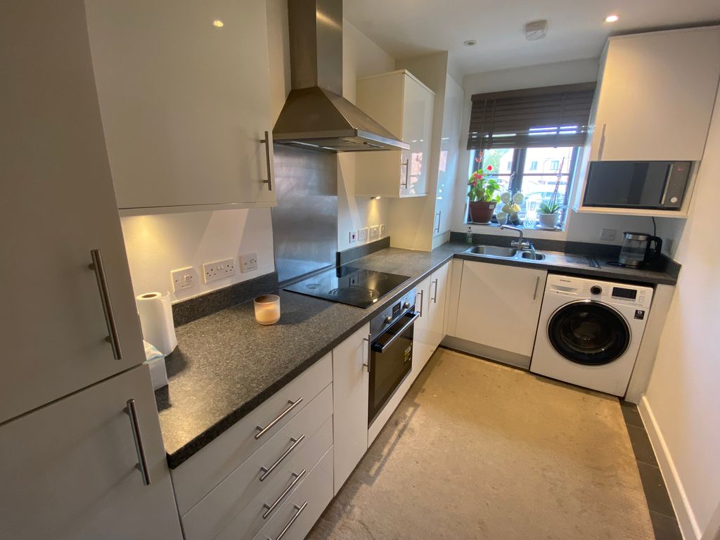 Property photo 1 of 11 Kitchen