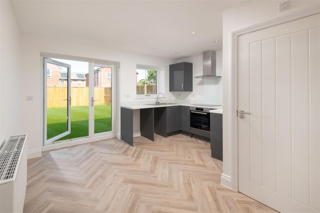 Property photo 2 of 9 001 Newett_Parsonsgreen__Plot23_Kitchen.Jpg