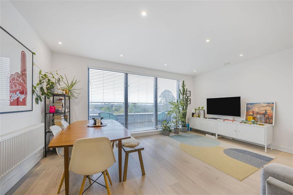 Property photo 3 of 16 Picture 3