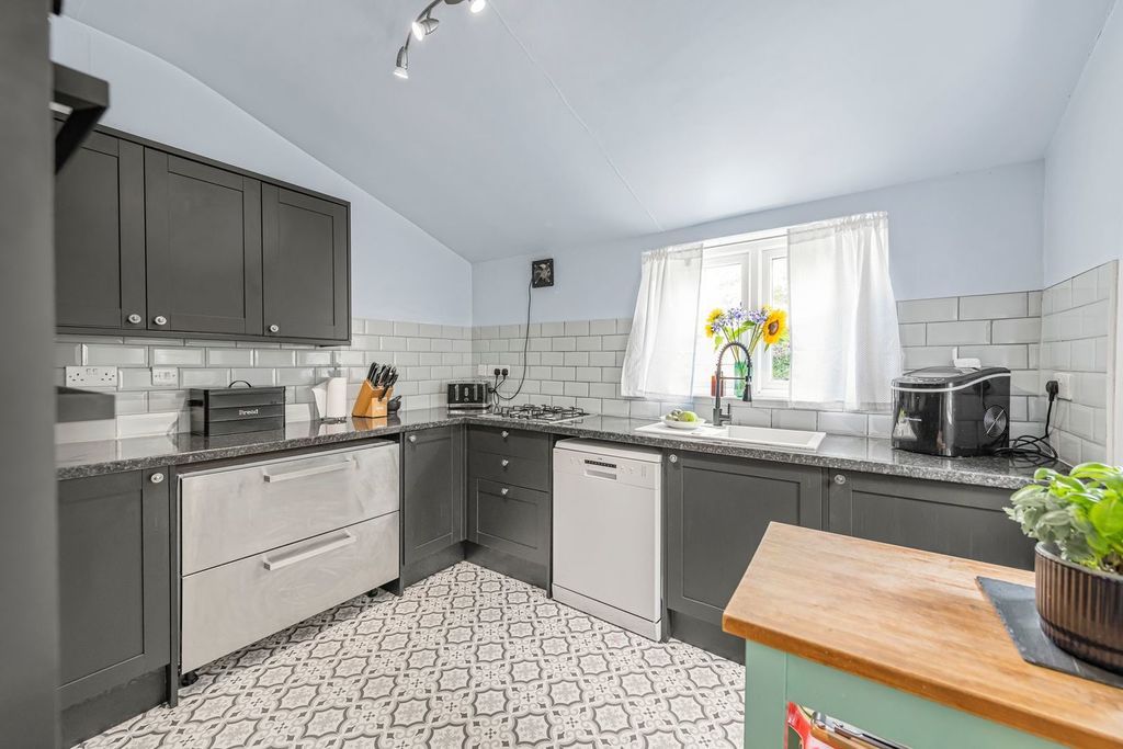 Property photo 3 of 43