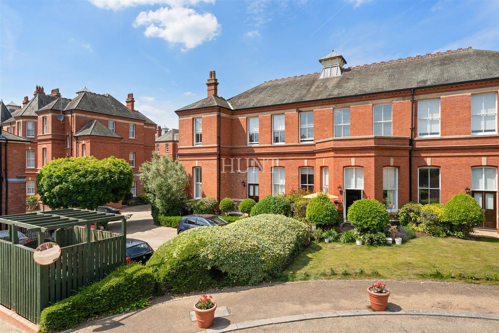 Property photo 2 of 32