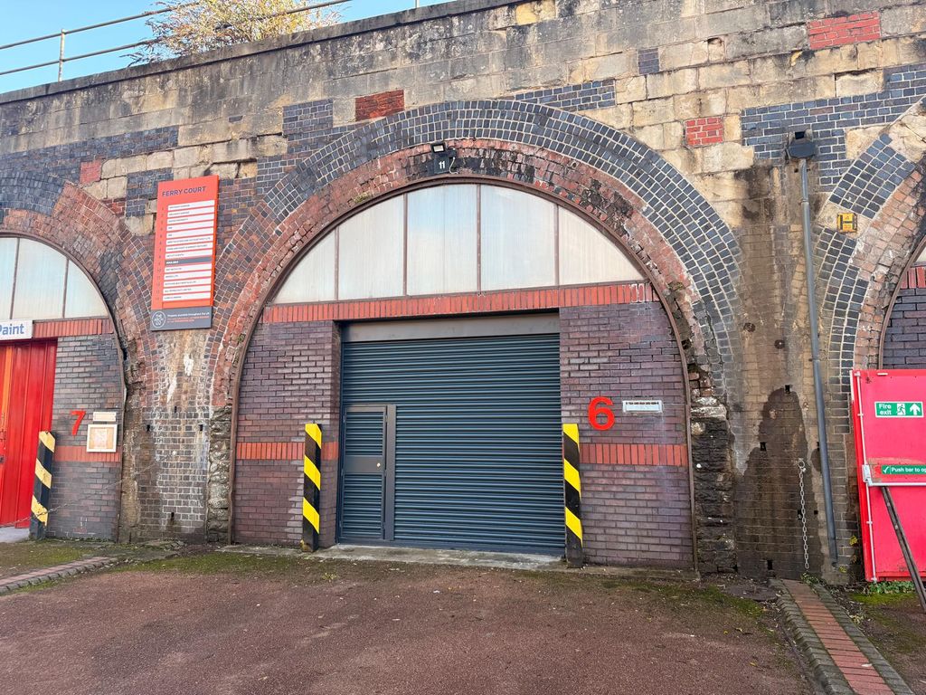 Property photo 3 of 3 The Front Of An Arch.