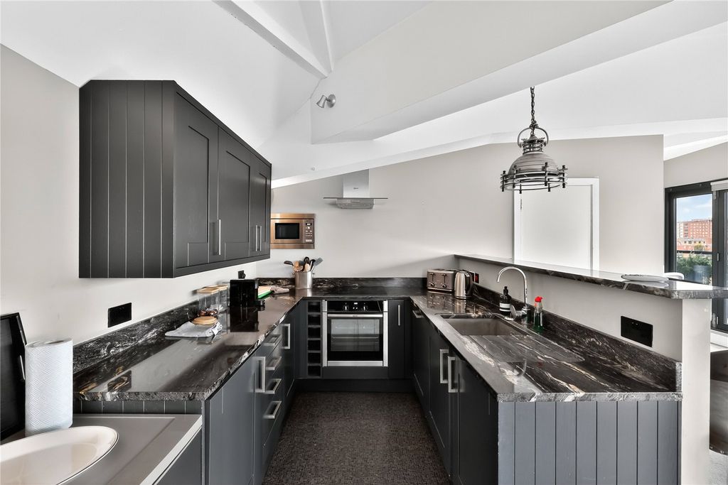 Property photo 3 of 20 Kitchen