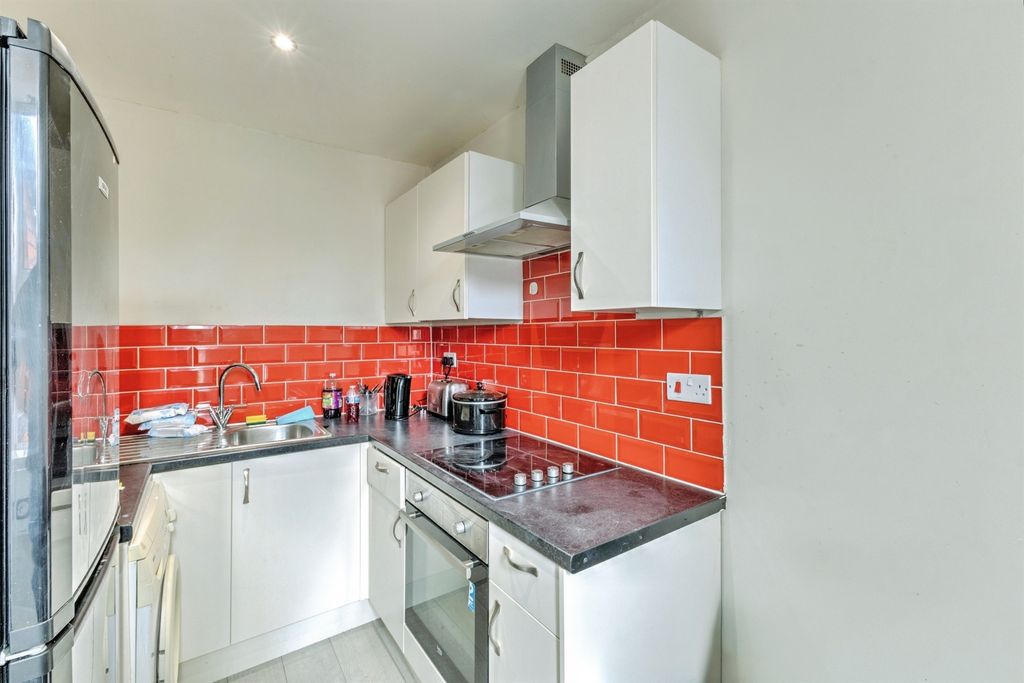 Property photo 3 of 8