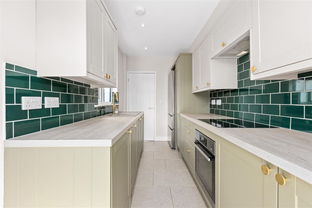 Property photo 3 of 14 Kitchen