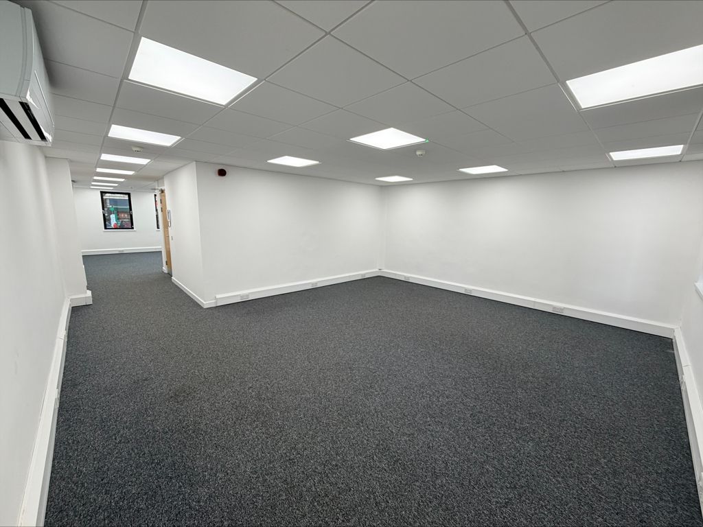 Property photo 3 of 8 Photo 24