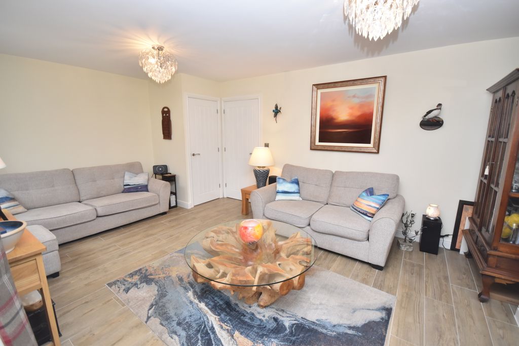 Property photo 2 of 13 Lounge