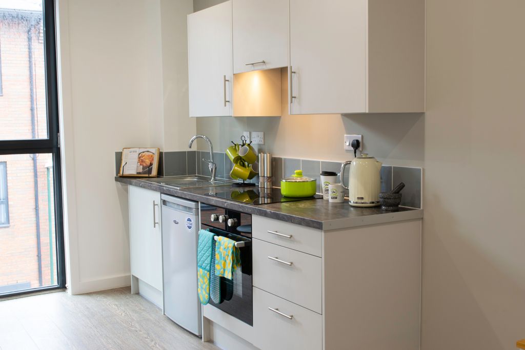 Property photo 2 of 8 Kitchen