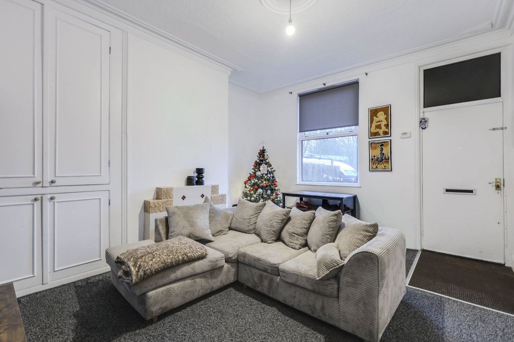 Property photo 3 of 12 Picture No. 11