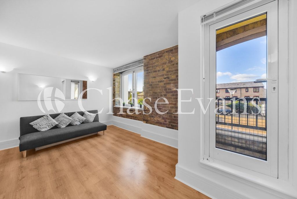 Property photo 3 of 10 Living Area