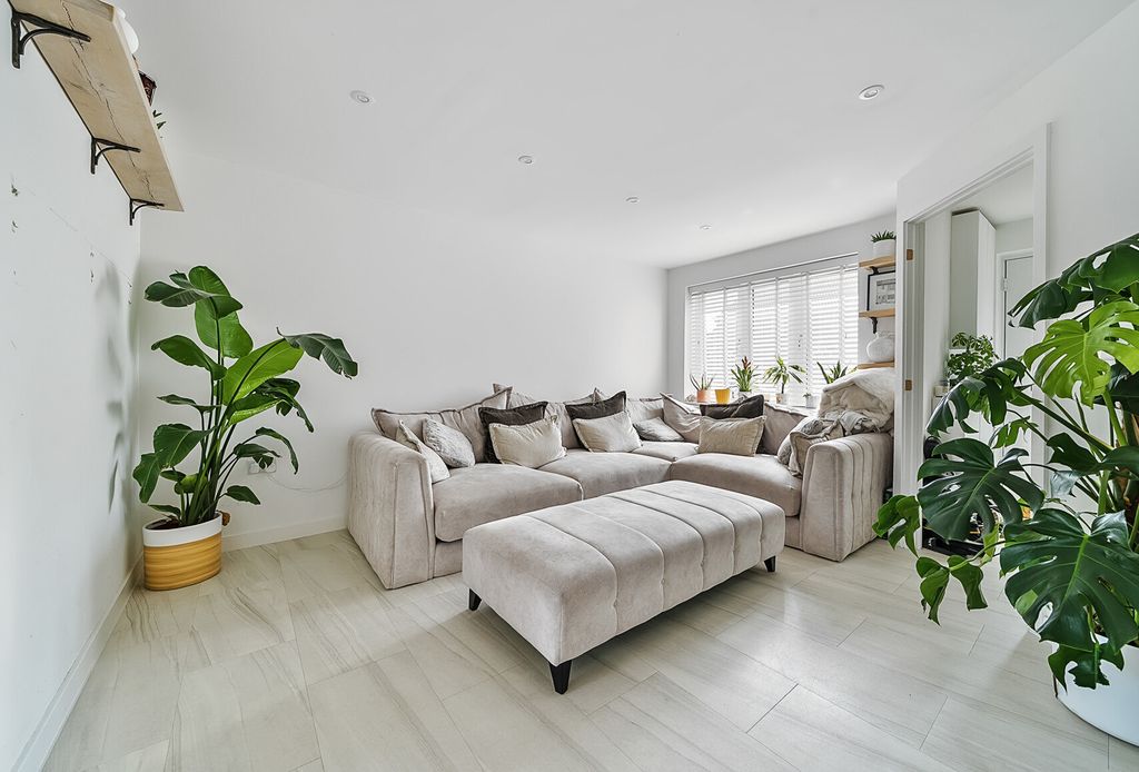 Property photo 3 of 21 1324930-12-68875d...