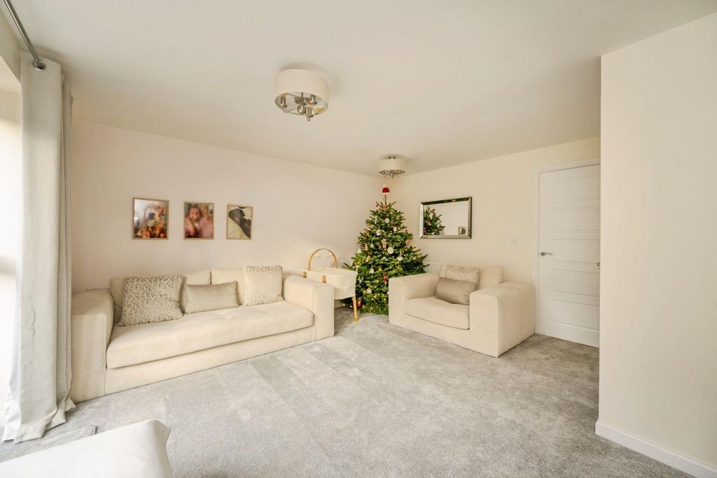 Property photo 2 of 21 5Buckmasterway-2-2.Jpg