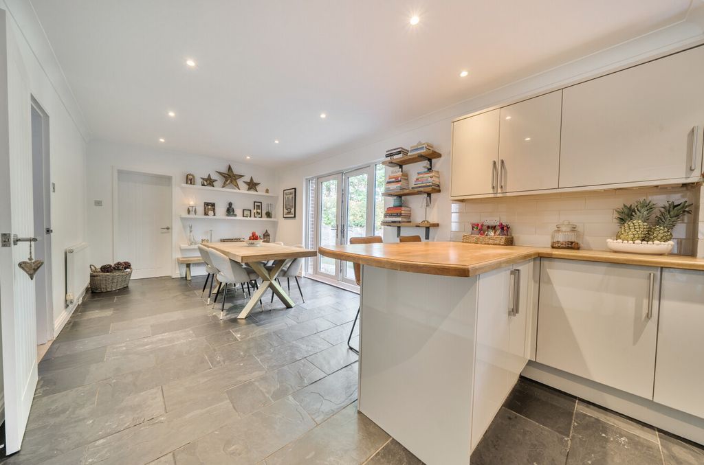 Property photo 3 of 23 1466743-19-6A1A20...