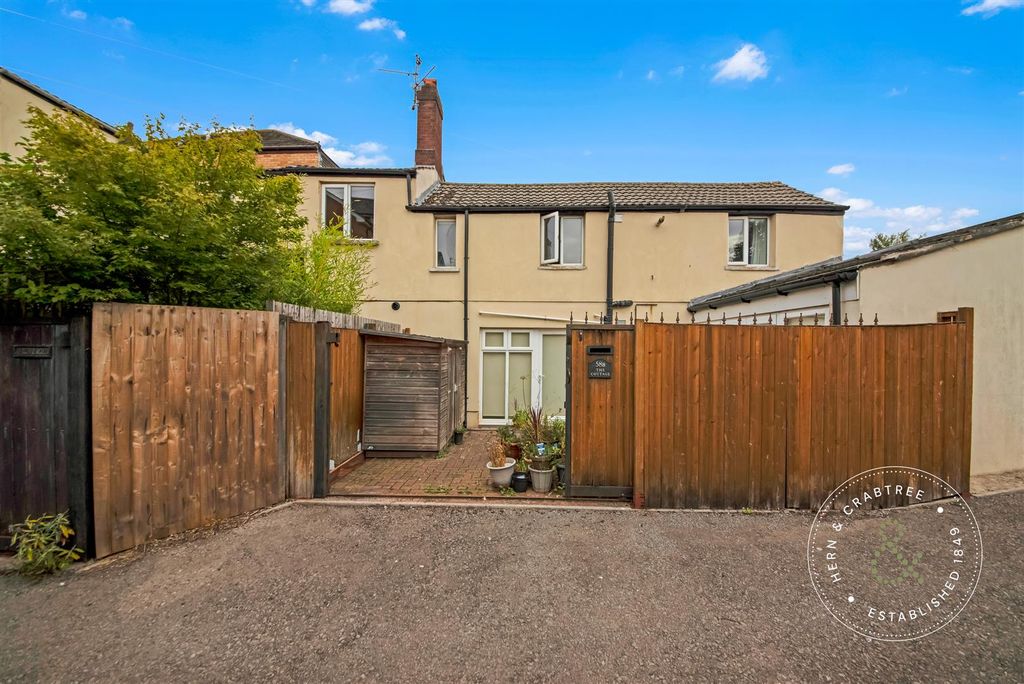 Property photo 1 of 17 Clive-Road-25.Jpg