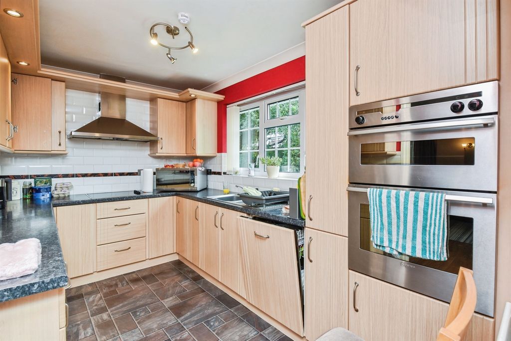 Property photo 3 of 17