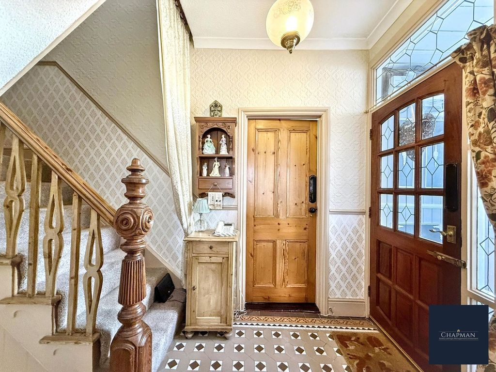 Property photo 2 of 25
