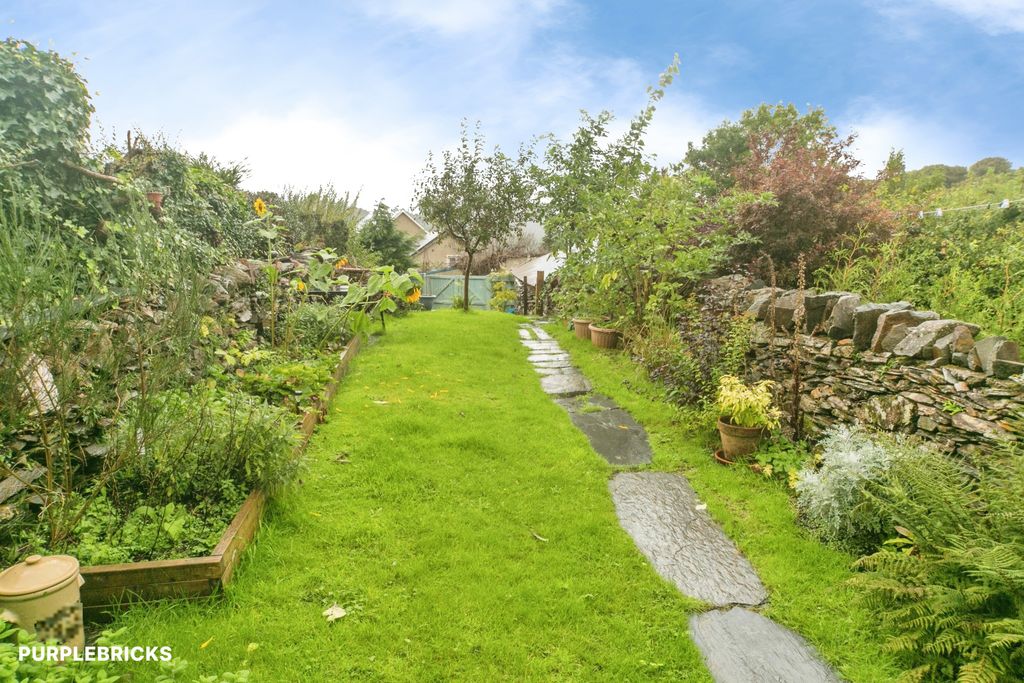 Property photo 2 of 25