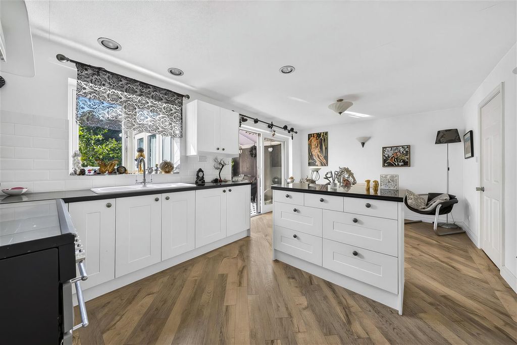 Property photo 3 of 19 3