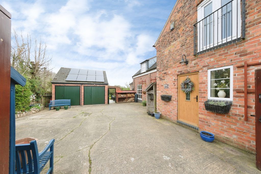 Property photo 2 of 22
