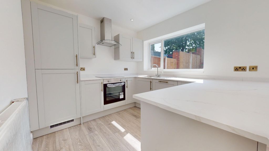 Property photo 2 of 23 4320833