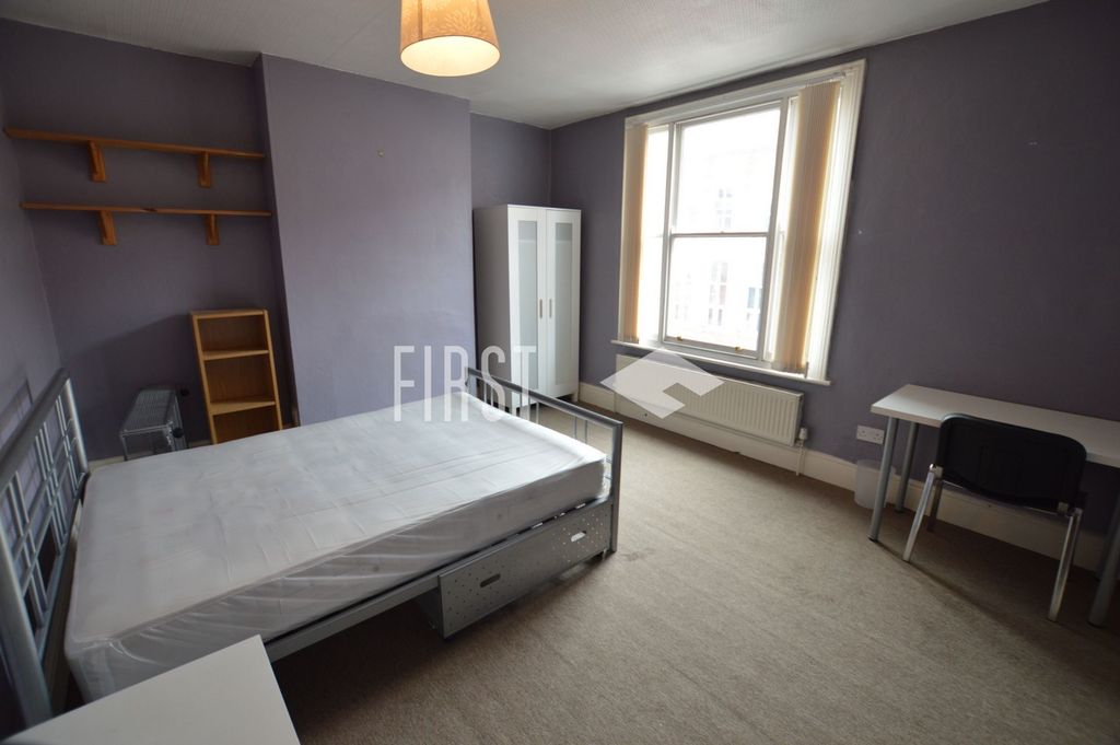 Property photo 3 of 9 Bedroom