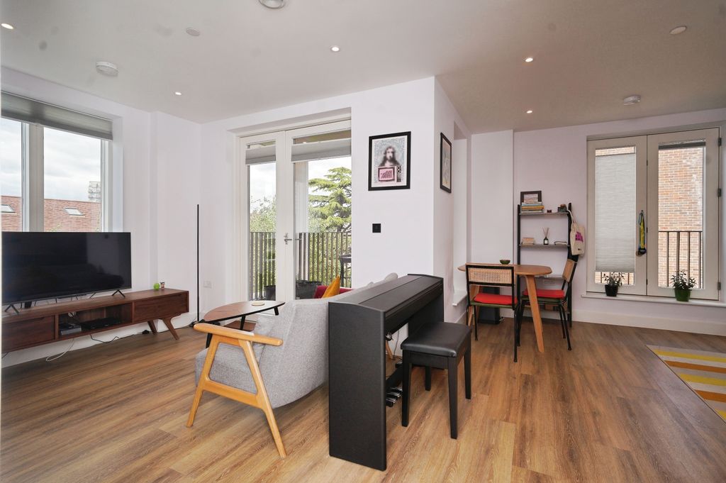 Property photo 2 of 14
