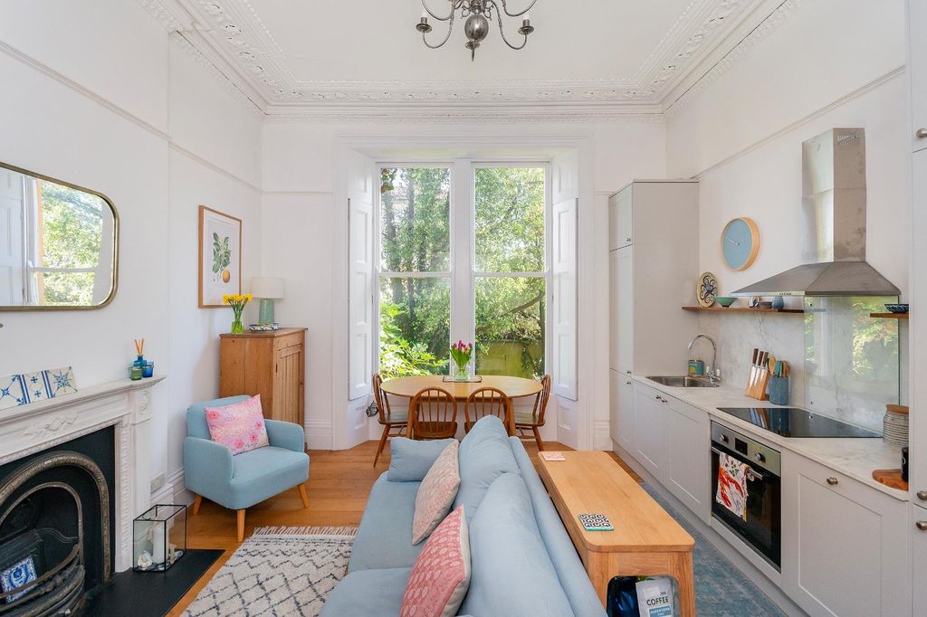 Property photo 3 of 23 F12P1R8Cn - Reception D.Jpg