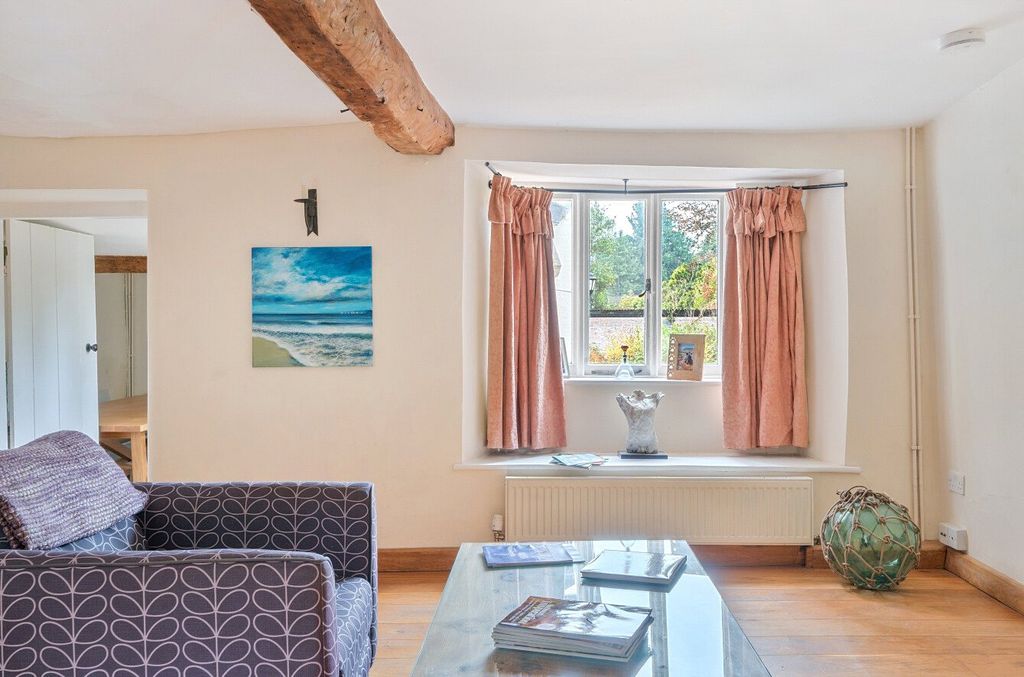 Property photo 3 of 17 Sitting Room