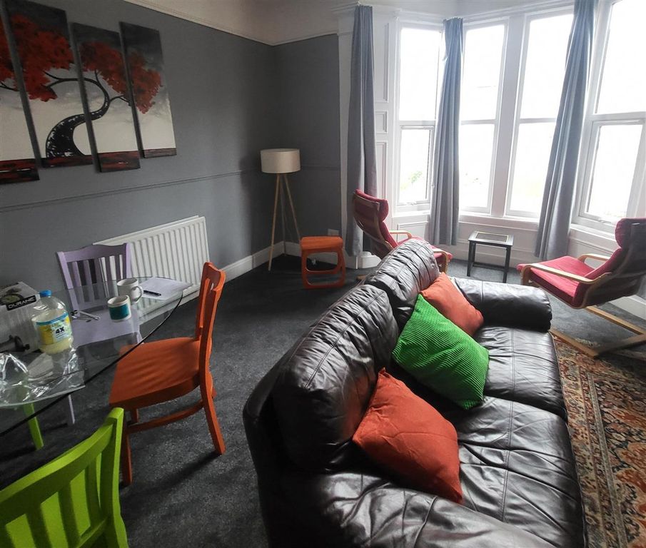 Property photo 3 of 8 140 Westoe Road Lounge New .Jpg
