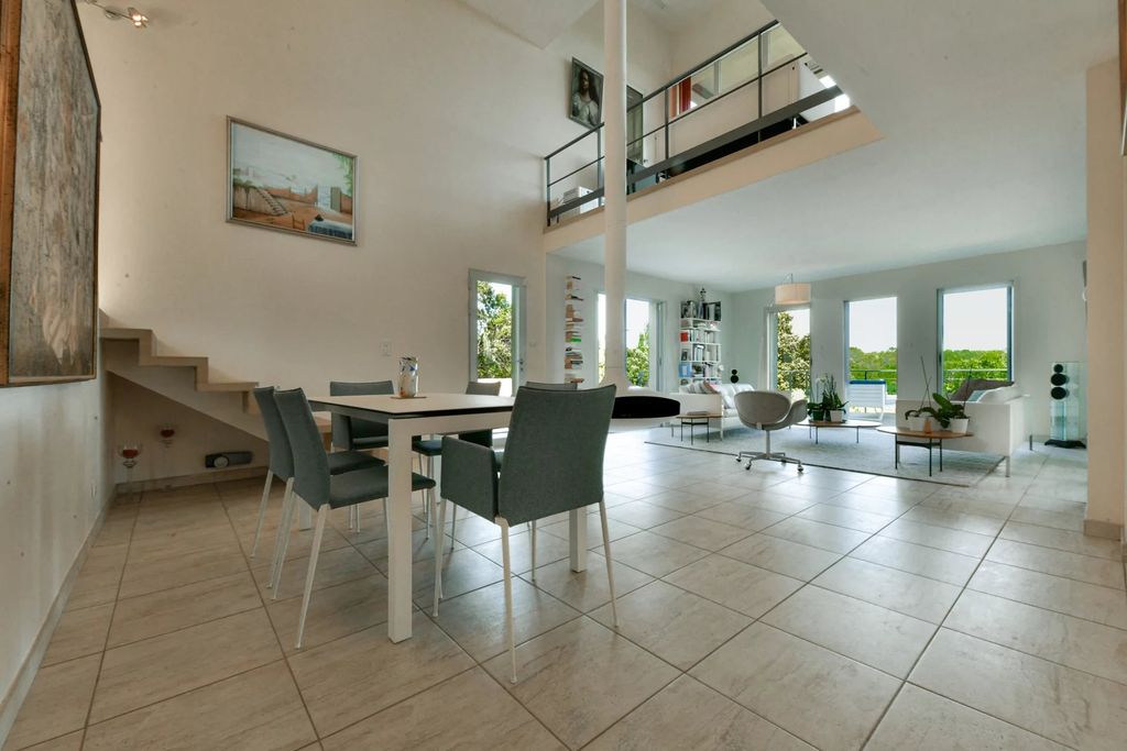 Property photo 3 of 35