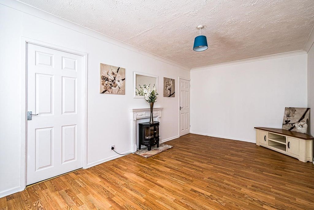 Property photo 3 of 8 Lounge